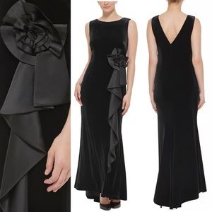 Jessica Howard - Women's Rosette Waterfall-Ruffle Gown Missy Size 6